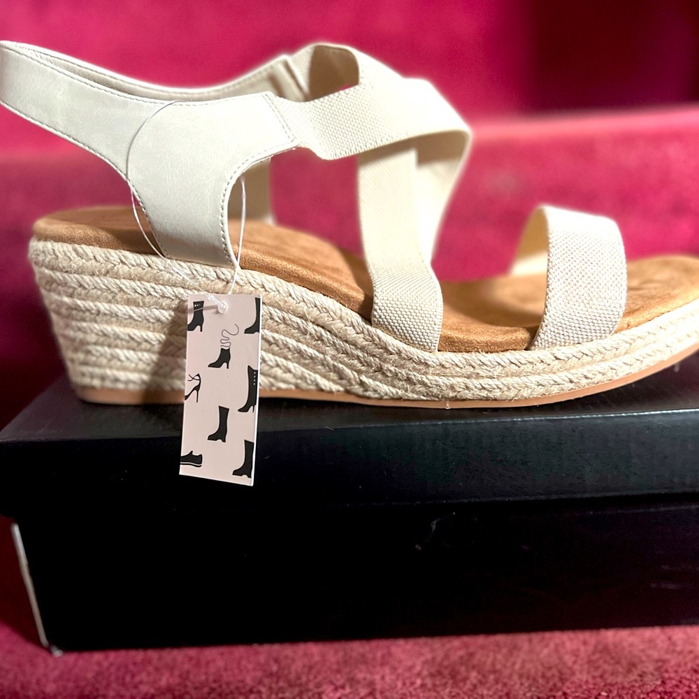 Elegant Cream Wedge Sandals

MYSOFT Women's Platform Espadrille Wedge Sandals
